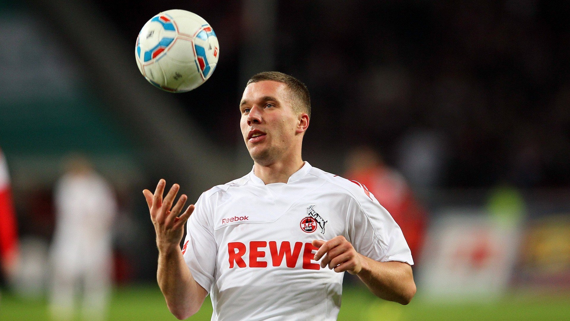 开云平台-VAR争议:关键判罚案例复盘与技术改进建议,var案例分析